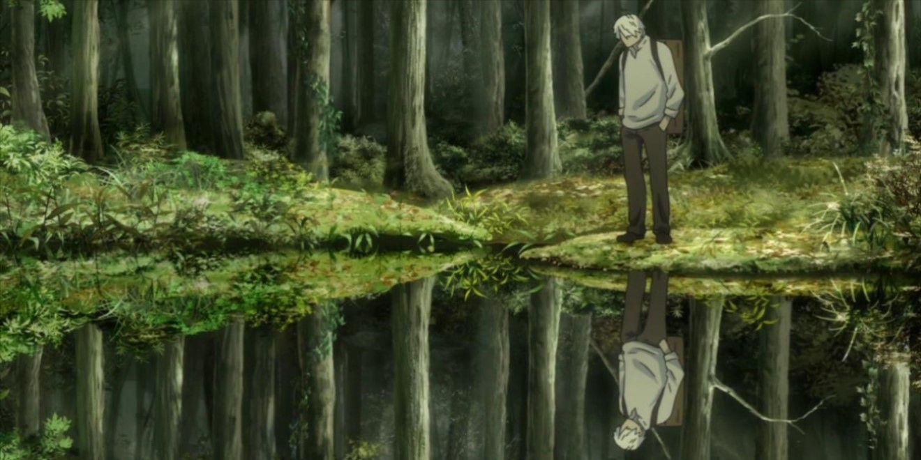 Ginko standing over a pool of water in the forest in Mushishi.